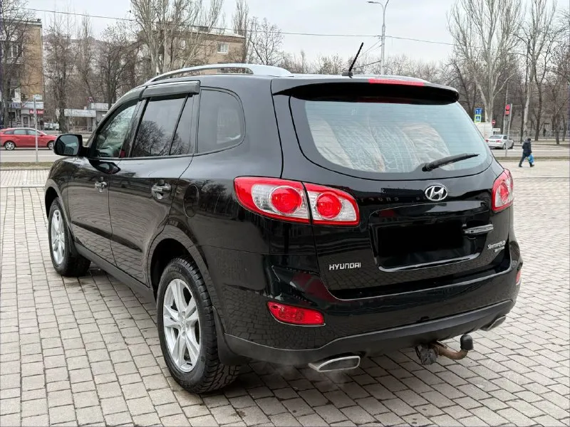 Продам hyundai santa fe 2.4 бензин год выпуска 2011 состояние идеальное. без вмятин царапин и рыжиков сервисные книги. кнопка star - stop без ключевой доступ вложений не требует! любое оформление! салон не затертый не порваный резина хорошая зимняя 2 комплект летней резины отдам с машиной авто полностью обслужена до мелочей мотор работает ровно. коробка переключает идеально климат контроль работает все жидкости заменены! стекла все родные каждая кнопка работает) цена 1.290₽ +7-949-794-46-27 остольные вопросы по телефону звоните в любое время. - фотография - 2
