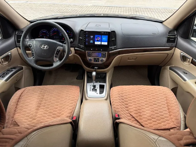 Продам hyundai santa fe 2.4 бензин год выпуска 2011 состояние идеальное. без вмятин царапин и рыжиков сервисные книги. кнопка star - stop без ключевой доступ вложений не требует! любое оформление! салон не затертый не порваный резина хорошая зимняя 2 комплект летней резины отдам с машиной авто полностью обслужена до мелочей мотор работает ровно. коробка переключает идеально климат контроль работает все жидкости заменены! стекла все родные каждая кнопка работает) цена 1.290₽ +7-949-794-46-27 остольные вопросы по телефону звоните в любое время. - фотография - 9