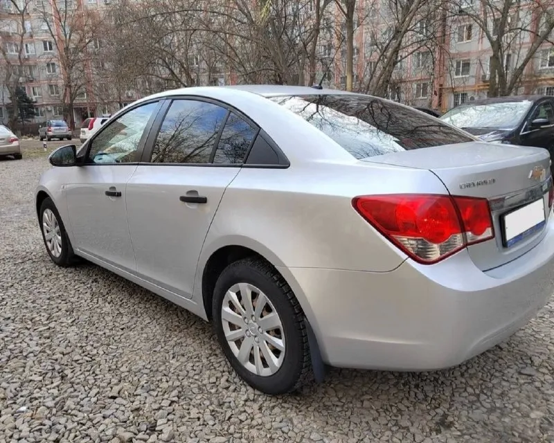 Chevrolet круз 2012г кузов в отличнейшем состоянии, в дтп не был, полностью в родном окрасе машина хозяйская, за всю историю всего 2 владельца, у последнего была более 11 лет оригинал птс оригинальный пробег 147тыс самый надежный двигатель 1.6 на механике работает тихо, не дымит, вложений не требует грм меняли на 110тыс, масло каждые 6-7 тысяч на отличной зимней шипованной резине цену вижу 850тыс звоните или пишете в телеграм +79494129599 донецк 📞 звоните: +7(949)4129599 - фотография - 3