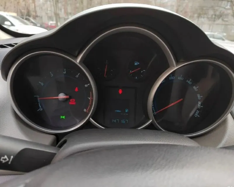 Chevrolet круз 2012г кузов в отличнейшем состоянии, в дтп не был, полностью в родном окрасе машина хозяйская, за всю историю всего 2 владельца, у последнего была более 11 лет оригинал птс оригинальный пробег 147тыс самый надежный двигатель 1.6 на механике работает тихо, не дымит, вложений не требует грм меняли на 110тыс, масло каждые 6-7 тысяч на отличной зимней шипованной резине цену вижу 850тыс звоните или пишете в телеграм +79494129599 донецк 📞 звоните: +7(949)4129599 - фотография - 6