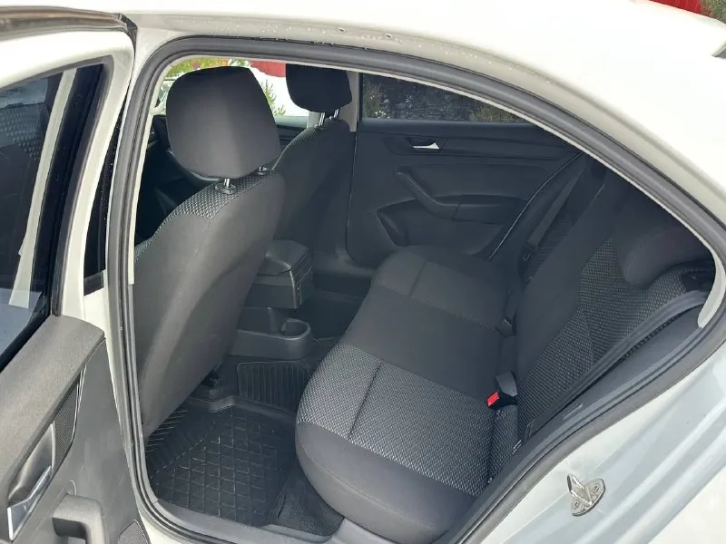 Доброго времени суток!продам верного друга, volkswagen polo, лифтбэк 2021год.1.6.акпп эксплуатировался автомобиль с 2022года☝птс оригинал 2 собственника. состояние идеальное у машины, дилерская (местная), реагентов, никогда не видела, не москва не питер, на автомобиле не подкрашивалось ни одной точки, 100% гарантирую. готов абсолютно на любые проверки! светодиодные led фары, подогрев и электро регулировка зеркал, подогрев передних сидений, бортовой компьютер, мультимедиа с поддержкой apple-connect. автомобиль в такси и каршеренге никогда не был!!! оригинальный пробег 116.700,по технике в идеальном состоянии, вся обслужена и готова к дальнейшей долгой эксплуатации. дополнительно готов предоставить видео обзор автомобиля и дополнительные фото. 1🍋460 +79895329511 what's app, telegram ✅ - фотография - 8