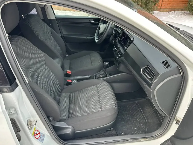 Доброго времени суток!продам верного друга, volkswagen polo, лифтбэк 2021год.1.6.акпп эксплуатировался автомобиль с 2022года☝птс оригинал 2 собственника. состояние идеальное у машины, дилерская (местная), реагентов, никогда не видела, не москва не питер, на автомобиле не подкрашивалось ни одной точки, 100% гарантирую. готов абсолютно на любые проверки! светодиодные led фары, подогрев и электро регулировка зеркал, подогрев передних сидений, бортовой компьютер, мультимедиа с поддержкой apple-connect. автомобиль в такси и каршеренге никогда не был!!! оригинальный пробег 116.700,по технике в идеальном состоянии, вся обслужена и готова к дальнейшей долгой эксплуатации. дополнительно готов предоставить видео обзор автомобиля и дополнительные фото. 1🍋460 +79895329511 what's app, telegram ✅ - фотография - 9