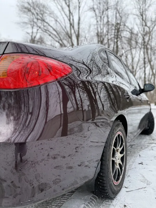 Продам hyundai elantra🔥 год выпуска:2008🔥 пробег, км:180.000(оригинал) 🔥 модификация:1.6мт 🔥 тип двигателя:бензин🔥 коробка передач :механика 🔥 привод:передний🔥 тип кузова : седан🔥 koмплeктaция: gls🔥 цвет: фиолетовый🔥 машина на полном ходу, не требует никаких вложений от слова совсем. сделана полная полировка кузова. установлена новая зимняя шипованная резина. обслужена ходовая часть автомобиля. мотор в идеальном состоянии, не троит, не дымит, не имеет каких либо посторонних звуков. мкпп-в идеальном состоянии, все передачи включаются мягко, без хрустов, ничего не выбивает. ходовая-мягкая, ничего не стучит, не тарабанит, всё что нужно было - поменяно. салон в идеальном состоянии, без потертостей и каких-либо нюансов. так же имеется видео, по просьбе отправлю для более лучшего осмотра авто. готов к выезду в любой сервис по вашему желанию. многое могу не описать. при встречу всё расскажу и покажу. цена:599.999 тысяч возможен пригон по договоренности. возможен обмен. номер для связи: +79495752024 - фотография - 1