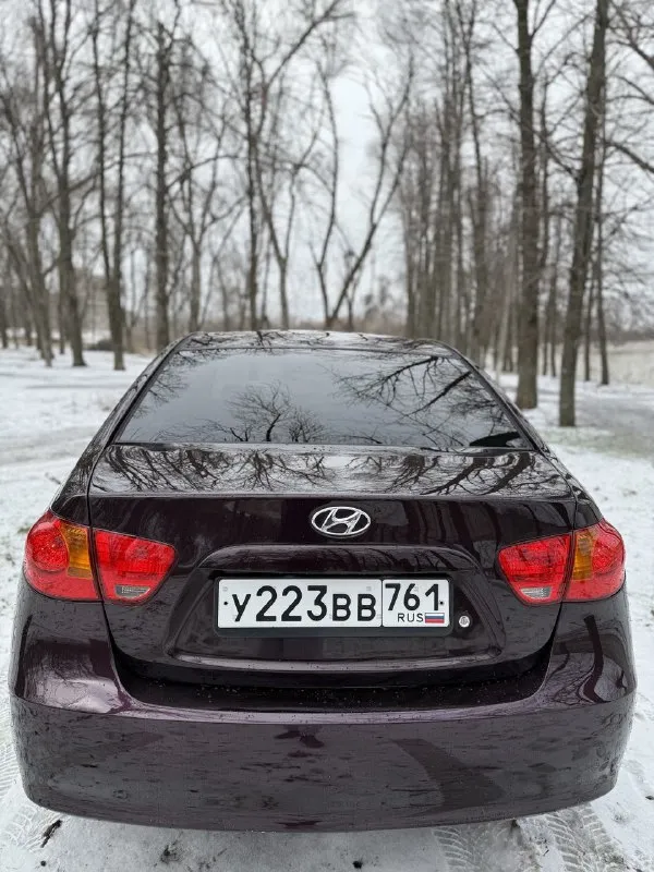 Продам hyundai elantra🔥 год выпуска:2008🔥 пробег, км:180.000(оригинал) 🔥 модификация:1.6мт 🔥 тип двигателя:бензин🔥 коробка передач :механика 🔥 привод:передний🔥 тип кузова : седан🔥 koмплeктaция: gls🔥 цвет: фиолетовый🔥 машина на полном ходу, не требует никаких вложений от слова совсем. сделана полная полировка кузова. установлена новая зимняя шипованная резина. обслужена ходовая часть автомобиля. мотор в идеальном состоянии, не троит, не дымит, не имеет каких либо посторонних звуков. мкпп-в идеальном состоянии, все передачи включаются мягко, без хрустов, ничего не выбивает. ходовая-мягкая, ничего не стучит, не тарабанит, всё что нужно было - поменяно. салон в идеальном состоянии, без потертостей и каких-либо нюансов. так же имеется видео, по просьбе отправлю для более лучшего осмотра авто. готов к выезду в любой сервис по вашему желанию. многое могу не описать. при встречу всё расскажу и покажу. цена:599.999 тысяч возможен пригон по договоренности. возможен обмен. номер для связи: +79495752024 - фотография - 4