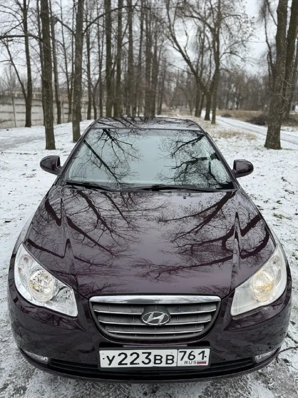 Продам hyundai elantra🔥 год выпуска:2008🔥 пробег, км:180.000(оригинал) 🔥 модификация:1.6мт 🔥 тип двигателя:бензин🔥 коробка передач :механика 🔥 привод:передний🔥 тип кузова : седан🔥 koмплeктaция: gls🔥 цвет: фиолетовый🔥 машина на полном ходу, не требует никаких вложений от слова совсем. сделана полная полировка кузова. установлена новая зимняя шипованная резина. обслужена ходовая часть автомобиля. мотор в идеальном состоянии, не троит, не дымит, не имеет каких либо посторонних звуков. мкпп-в идеальном состоянии, все передачи включаются мягко, без хрустов, ничего не выбивает. ходовая-мягкая, ничего не стучит, не тарабанит, всё что нужно было - поменяно. салон в идеальном состоянии, без потертостей и каких-либо нюансов. так же имеется видео, по просьбе отправлю для более лучшего осмотра авто. готов к выезду в любой сервис по вашему желанию. многое могу не описать. при встречу всё расскажу и покажу. цена:599.999 тысяч возможен пригон по договоренности. возможен обмен. номер для связи: +79495752024 - фотография - 6