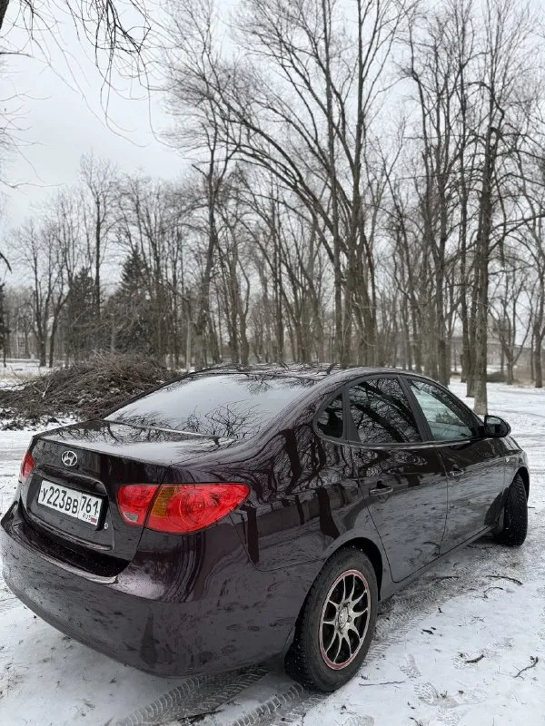 Продам hyundai elantra🔥 год выпуска:2008🔥 пробег, км:180.000(оригинал) 🔥 модификация:1.6мт 🔥 тип двигателя:бензин🔥 коробка передач :механика 🔥 привод:передний🔥 тип кузова : седан🔥 koмплeктaция: gls🔥 цвет: фиолетовый🔥 машина на полном ходу, не требует никаких вложений от слова совсем. сделана полная полировка кузова. установлена новая зимняя шипованная резина. обслужена ходовая часть автомобиля. мотор в идеальном состоянии, не троит, не дымит, не имеет каких либо посторонних звуков. мкпп-в идеальном состоянии, все передачи включаются мягко, без хрустов, ничего не выбивает. ходовая-мягкая, ничего не стучит, не тарабанит, всё что нужно было - поменяно. салон в идеальном состоянии, без потертостей и каких-либо нюансов. так же имеется видео, по просьбе отправлю для более лучшего осмотра авто. готов к выезду в любой сервис по вашему желанию. многое могу не описать. при встречу всё расскажу и покажу. цена:599.999 тысяч возможен пригон по договоренности. возможен обмен. номер для связи: +79495752024 - фотография - 7