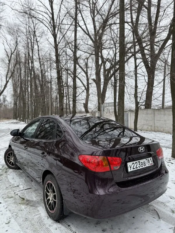 Продам hyundai elantra🔥 год выпуска:2008🔥 пробег, км:180.000(оригинал) 🔥 модификация:1.6мт 🔥 тип двигателя:бензин🔥 коробка передач :механика 🔥 привод:передний🔥 тип кузова : седан🔥 koмплeктaция: gls🔥 цвет: фиолетовый🔥 машина на полном ходу, не требует никаких вложений от слова совсем. сделана полная полировка кузова. установлена новая зимняя шипованная резина. обслужена ходовая часть автомобиля. мотор в идеальном состоянии, не троит, не дымит, не имеет каких либо посторонних звуков. мкпп-в идеальном состоянии, все передачи включаются мягко, без хрустов, ничего не выбивает. ходовая-мягкая, ничего не стучит, не тарабанит, всё что нужно было - поменяно. салон в идеальном состоянии, без потертостей и каких-либо нюансов. так же имеется видео, по просьбе отправлю для более лучшего осмотра авто. готов к выезду в любой сервис по вашему желанию. многое могу не описать. при встречу всё расскажу и покажу. цена:599.999 тысяч возможен пригон по договоренности. возможен обмен. номер для связи: +79495752024 - фотография - 9
