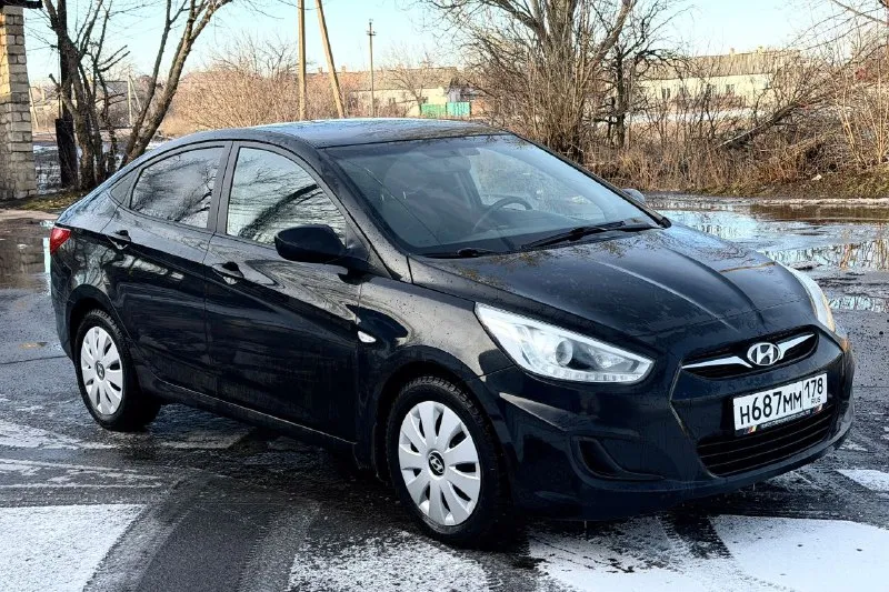 Hyundai solaris цена-740.000руб год-2012 мотор-1.4 привод-передний коробка-механика пробег-190.000км два хозяина! хорошая комплектация: кондиционер полный электростеклопакет электрорегулировка зеркал подогрев передних сидений подогрев переднего и заднего стекла мультируль сенсорная мультимедиа с камерой заднего вида bluetooth, aux, usb хорошая музыка новая зимняя резина г. торез ☎️ +79495612902 - фотография - 3