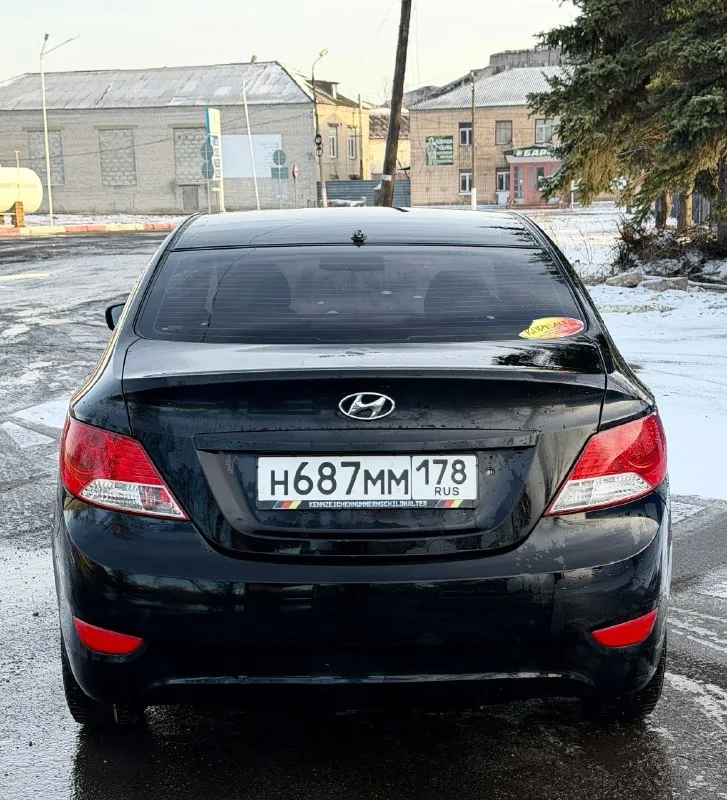 Hyundai solaris цена-740.000руб год-2012 мотор-1.4 привод-передний коробка-механика пробег-190.000км два хозяина! хорошая комплектация: кондиционер полный электростеклопакет электрорегулировка зеркал подогрев передних сидений подогрев переднего и заднего стекла мультируль сенсорная мультимедиа с камерой заднего вида bluetooth, aux, usb хорошая музыка новая зимняя резина г. торез ☎️ +79495612902 - фотография - 5