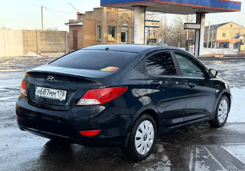Hyundai solaris цена-740.000руб год-2012 мотор-1.4 привод-передний коробка-механика пробег-190.000км два хозяина! хорошая комплектация: кондиционер полный электростеклопакет электрорегулировка зеркал подогрев передних сидений подогрев переднего и заднего стекла мультируль сенсорная мультимедиа с камерой заднего вида bluetooth, aux, usb хорошая музыка новая зимняя резина г. торез ☎️ +79495612902 - фотография - 6
