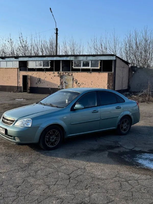 Продам лачетти 2006г. в хорошем состоянии, комфортный экономный автомобиль, гнили нет, днище и стаканы в заводском состоянии, двигатель масло не берет, установлено гбо евро 4, сигнализация старлайн,2эсп, кондиционер, гур, подогрев зеркал.440000₽ торг +79497141740 - фотография - 4