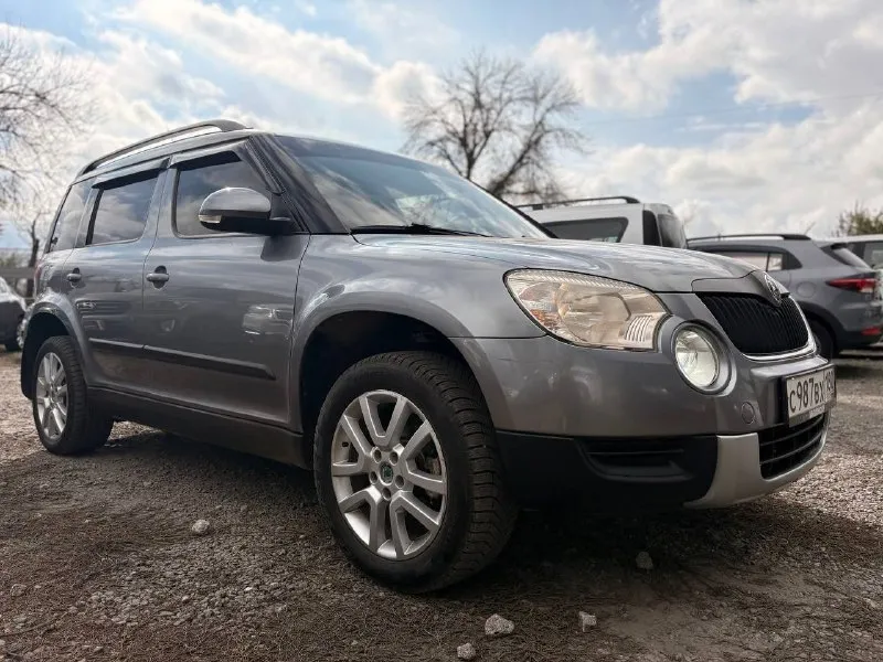 Продам skoda yeti. год: 2010🔥🔥 объем: 1.2 tsi🚀🚀 пробег: 190.000🤌 коробка: ат🥱 двигатель автомобиля после капитального ремонта, ещё на обкатке. коробка dsg заменен мехатроник, установлено новое сцепление и маховик. в родном окрасе. обслуженный автомобиль. комплектация: музыка bollero, полный электро стекло пакет, электро регулировка, складывание зеркал, подогрев зеркал, подогрев заднего стекла, задние парктроники, мультимедия с bluetooth, подогрев передних сидений, кондиционер, датчик света/дождя, круиз-контроль. цена: 830.000 российских тугриков😁 +79499790921. 📞 звоните: +7(949)9790921 - фотография - 2