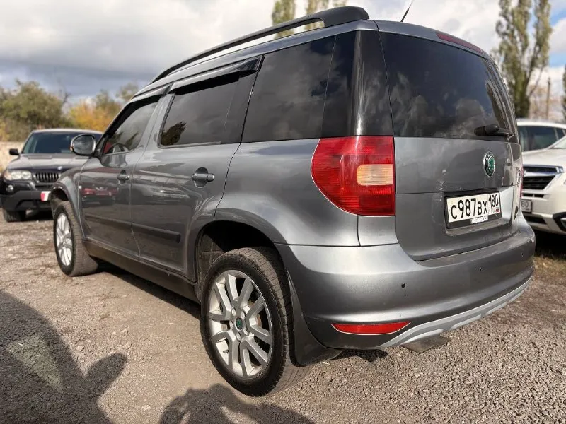 Продам skoda yeti. год: 2010🔥🔥 объем: 1.2 tsi🚀🚀 пробег: 190.000🤌 коробка: ат🥱 двигатель автомобиля после капитального ремонта, ещё на обкатке. коробка dsg заменен мехатроник, установлено новое сцепление и маховик. в родном окрасе. обслуженный автомобиль. комплектация: музыка bollero, полный электро стекло пакет, электро регулировка, складывание зеркал, подогрев зеркал, подогрев заднего стекла, задние парктроники, мультимедия с bluetooth, подогрев передних сидений, кондиционер, датчик света/дождя, круиз-контроль. цена: 830.000 российских тугриков😁 +79499790921. 📞 звоните: +7(949)9790921 - фотография - 3