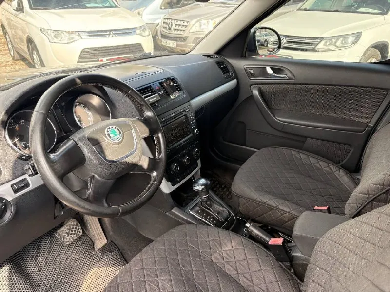 Продам skoda yeti. год: 2010🔥🔥 объем: 1.2 tsi🚀🚀 пробег: 190.000🤌 коробка: ат🥱 двигатель автомобиля после капитального ремонта, ещё на обкатке. коробка dsg заменен мехатроник, установлено новое сцепление и маховик. в родном окрасе. обслуженный автомобиль. комплектация: музыка bollero, полный электро стекло пакет, электро регулировка, складывание зеркал, подогрев зеркал, подогрев заднего стекла, задние парктроники, мультимедия с bluetooth, подогрев передних сидений, кондиционер, датчик света/дождя, круиз-контроль. цена: 830.000 российских тугриков😁 +79499790921. 📞 звоните: +7(949)9790921 - фотография - 6