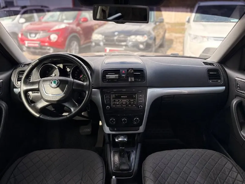 Продам skoda yeti. год: 2010🔥🔥 объем: 1.2 tsi🚀🚀 пробег: 190.000🤌 коробка: ат🥱 двигатель автомобиля после капитального ремонта, ещё на обкатке. коробка dsg заменен мехатроник, установлено новое сцепление и маховик. в родном окрасе. обслуженный автомобиль. комплектация: музыка bollero, полный электро стекло пакет, электро регулировка, складывание зеркал, подогрев зеркал, подогрев заднего стекла, задние парктроники, мультимедия с bluetooth, подогрев передних сидений, кондиционер, датчик света/дождя, круиз-контроль. цена: 830.000 российских тугриков😁 +79499790921. 📞 звоните: +7(949)9790921 - фотография - 7