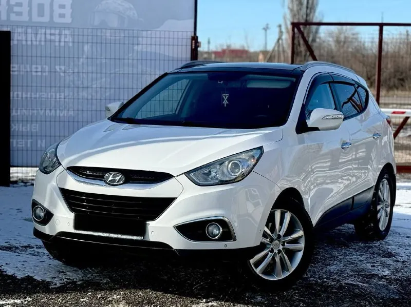 🚗 hyundai ix35 г( 2013 рестайлинг ) цена 1450000 кпп автомат пробег 150 птс оригинал без дтп самая максимальная комплектация панорамная крыша противоугонная система сигнализация без ключевой доступ помощь при вождении: круиз-контроль парктроник задний и передний камера заднего вида и переднего (система автоматической парковки ) система помощи при старте в гору датчик света датчик дождя электростеклоподъемники передние и задние электропривод зеркал охлаждаемый перчаточный ящик подогрев сидений водителя и пассажира обогрев зеркал обогрев заднего стекла обогрев зоны стеклоочистителей мультимедиа и навигация: навигационная система сабвуфер infinity bluetooth aux 6 колонок авто в идеале все вопросы по телефону: +7(949)4737372 (+79081827373 телеграмм ) цена: 1450000 ₽ 📲 tg: андрей 📞 🇷🇺 звоните: +79494737372 авторынок днр донецк - фотография - 1