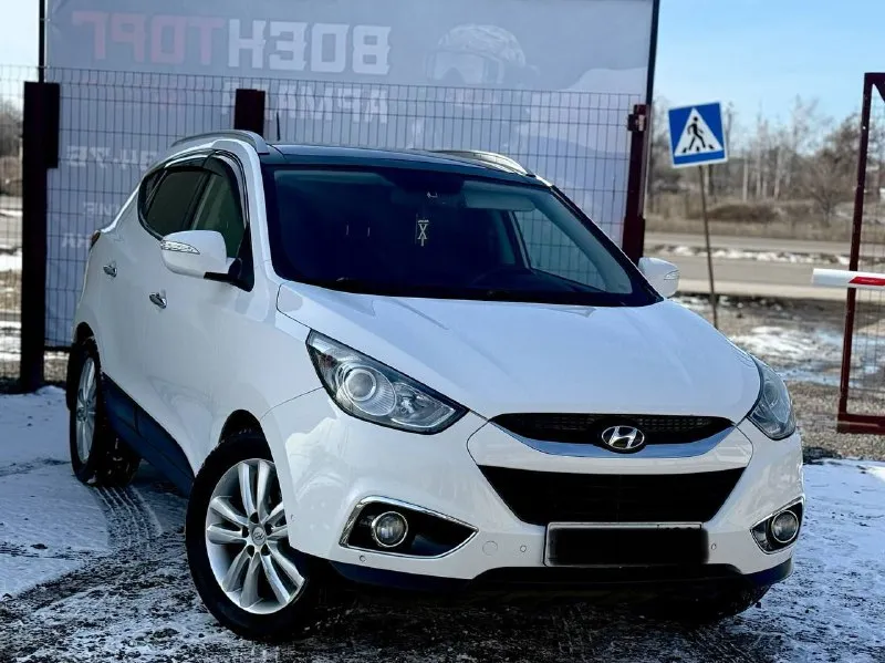 🚗 hyundai ix35 г( 2013 рестайлинг ) цена 1450000 кпп автомат пробег 150 птс оригинал без дтп самая максимальная комплектация панорамная крыша противоугонная система сигнализация без ключевой доступ помощь при вождении: круиз-контроль парктроник задний и передний камера заднего вида и переднего (система автоматической парковки ) система помощи при старте в гору датчик света датчик дождя электростеклоподъемники передние и задние электропривод зеркал охлаждаемый перчаточный ящик подогрев сидений водителя и пассажира обогрев зеркал обогрев заднего стекла обогрев зоны стеклоочистителей мультимедиа и навигация: навигационная система сабвуфер infinity bluetooth aux 6 колонок авто в идеале все вопросы по телефону: +7(949)4737372 (+79081827373 телеграмм ) цена: 1450000 ₽ 📲 tg: андрей 📞 🇷🇺 звоните: +79494737372 авторынок днр донецк - фотография - 10