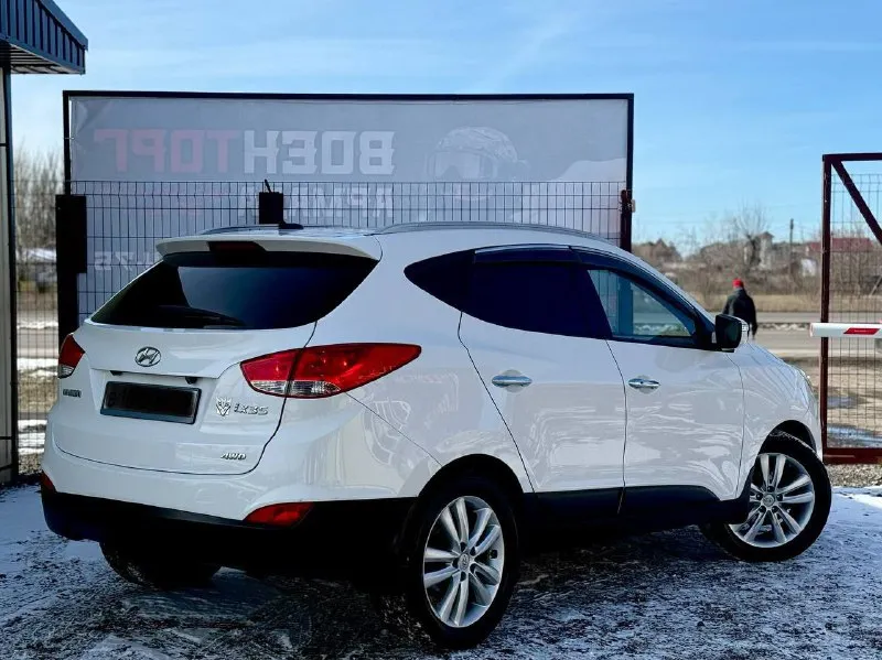 🚗 hyundai ix35 г( 2013 рестайлинг ) цена 1450000 кпп автомат пробег 150 птс оригинал без дтп самая максимальная комплектация панорамная крыша противоугонная система сигнализация без ключевой доступ помощь при вождении: круиз-контроль парктроник задний и передний камера заднего вида и переднего (система автоматической парковки ) система помощи при старте в гору датчик света датчик дождя электростеклоподъемники передние и задние электропривод зеркал охлаждаемый перчаточный ящик подогрев сидений водителя и пассажира обогрев зеркал обогрев заднего стекла обогрев зоны стеклоочистителей мультимедиа и навигация: навигационная система сабвуфер infinity bluetooth aux 6 колонок авто в идеале все вопросы по телефону: +7(949)4737372 (+79081827373 телеграмм ) цена: 1450000 ₽ 📲 tg: андрей 📞 🇷🇺 звоните: +79494737372 авторынок днр донецк - фотография - 2