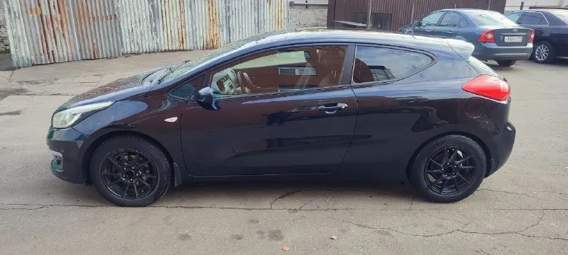 Продам kia ceed jd, купе, 1.6, механика, 130 тыс. Пробег, 125 л. С. , 2016 г. В. Я второй собственник, владею авто с 2021 года. Бережно и аккуратно эксплуатировалась, своевременно обслуживалась. Шустрая, харизматичная и надёжная машина. 950 тысяч рублей. Торг у капота. Донецк. 79497942123.
📞 Звоните: +7(949)7942123 - фотография - 6