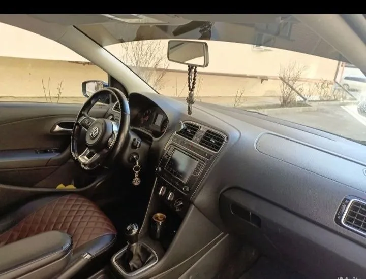 Продажа в днр 📍 продам vw polo 2019 года, выехала из салона в 2020году авто в отличном состоянии в максимальной комплектации двс 1.6 (110л. с) мкпп оригинальный пробег 152000км кузов весь в заводском окрасе, есть подскрас на одной двери. ✅светодиодная оптика ✅кондиционер полностью заправлен ✅круиз-контроль ✅мультируль, управление кнопками ✅мультимедиа с большим экраном (функции блютуз, аux и тд) ✅ камера заднего вида ✅подогрев сидений, боковых зеркал ✅электрозеркала ✅литые диски r16 2 ключа в такси, каршеринге авто не участвовал территориально донецк, буденновский район на любые вопросы отвечу в тел режиме +79934516800 - фотография - 8