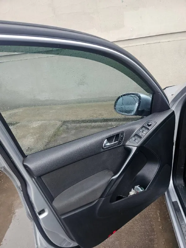 Продам volkswagen тигуан 2012 года, мотор 2 л, бензин, коробка автомат 6 передач, полный привод. все нюансы на фото. цена 1.500🍋 тел. (949) 081-99-80 📲 tg: @kris_09_90 📞 звоните: +7(949)0819980 - фотография - 10