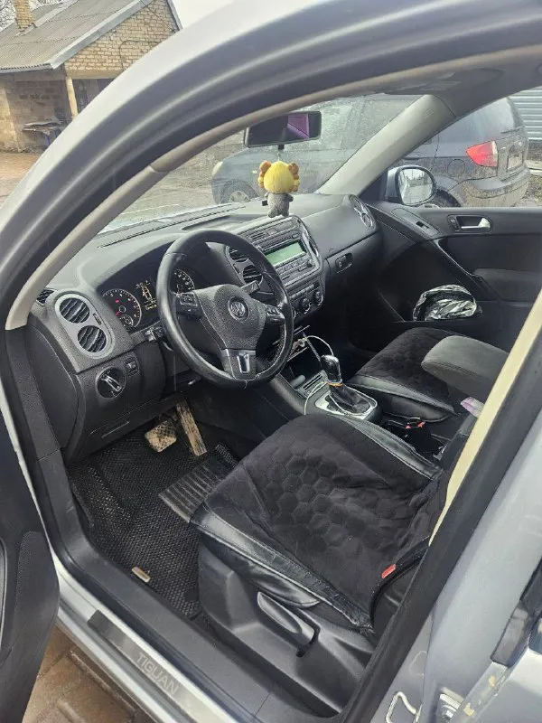Продам volkswagen тигуан 2012 года, мотор 2 л, бензин, коробка автомат 6 передач, полный привод. все нюансы на фото. цена 1.500🍋 тел. (949) 081-99-80 📲 tg: @kris_09_90 📞 звоните: +7(949)0819980 - фотография - 4