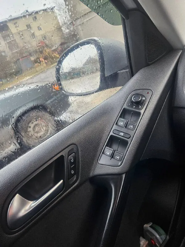 Продам volkswagen тигуан 2012 года, мотор 2 л, бензин, коробка автомат 6 передач, полный привод. все нюансы на фото. цена 1.500🍋 тел. (949) 081-99-80 📲 tg: @kris_09_90 📞 звоните: +7(949)0819980 - фотография - 9