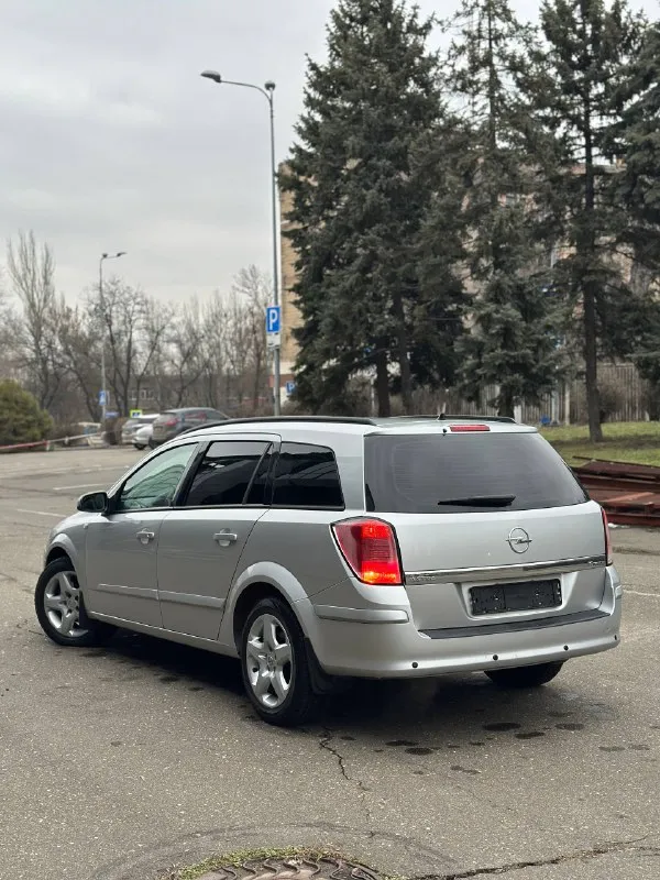Продам семейный универсал opel astra h caravan, 2006 года выпуска с мотором 1.6 twinport бензин, пробег 223000 км, один владелец, машина пригнана из германии в 2019 году. остекление все оригинальное. по кузову гнили и ржавчины нет. родной окрас, дтп некогда не было! 👑👑👑👑👑👑👑👑 - фотография - 5