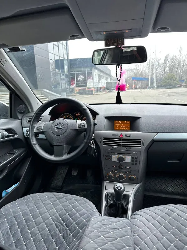 Продам семейный универсал opel astra h caravan, 2006 года выпуска с мотором 1.6 twinport бензин, пробег 223000 км, один владелец, машина пригнана из германии в 2019 году. остекление все оригинальное. по кузову гнили и ржавчины нет. родной окрас, дтп некогда не было! 👑👑👑👑👑👑👑👑 - фотография - 7