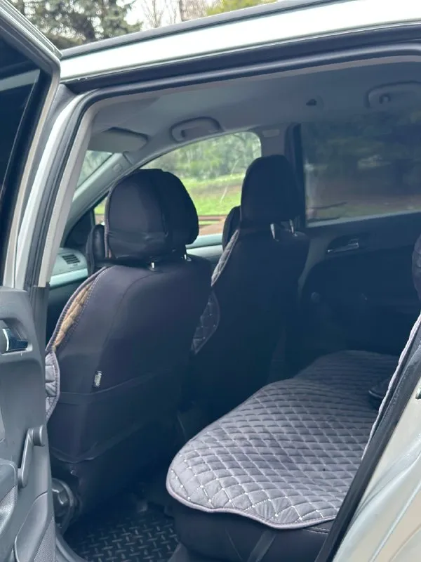 Продам семейный универсал opel astra h caravan, 2006 года выпуска с мотором 1.6 twinport бензин, пробег 223000 км, один владелец, машина пригнана из германии в 2019 году. остекление все оригинальное. по кузову гнили и ржавчины нет. родной окрас, дтп некогда не было! 👑👑👑👑👑👑👑👑 - фотография - 9