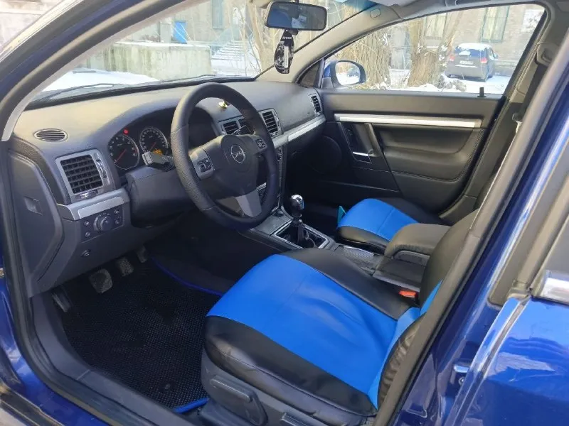 Opel _ вектра с. год 2009 _ 1.8 механика, ( без _ дтп) владею 4 года / за машиной по возможности следил как мог реально без привлечения _ машина все оценкованая без единой ржавчины ) вродном / метале _ геометрия вся родная! комплектация / климат _ контроль. _ абс _ подогрев лобового стекла _ и сидений _ регулировка сидений _ электро зеркала _ 4 подъёмника _ эко чехлы _ мульти _ медия цветной монитор (андроид ) диски r16 резина новая делал все для себя реально продавать не думал ! но подумали нада машина побольше ещо) _ с недавнего прошол то. масла _ фильтра _ поменял грм. / есть сервисная книга 📒. с отметками за мое время владения ! цена 585 руб ✅ город макеевка тел. +79496585210. можно на телеграм. тоже. . 📞 звоните: +7(949)6585210 - фотография - 9