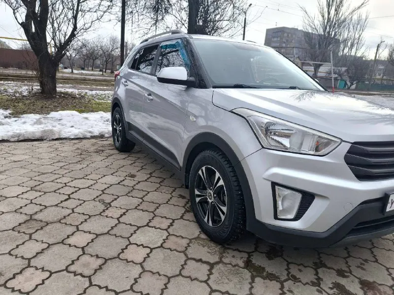 Продам хюндай грета 2016 года выпуска, начало эксплуатации 2017. один хозяин. объем 2.0 бензин акпп, полный привод пробег 197 000 км. не бита, не крашена! любые проверки! катализатор был удален на пробеге 60 тысяч, климат, полный электропакет, парктроник, кузов не гнилой и не ржавый, комплект летней резины на дисках. место осмотр г. донецк. 1 550 000 торг - фотография - 2