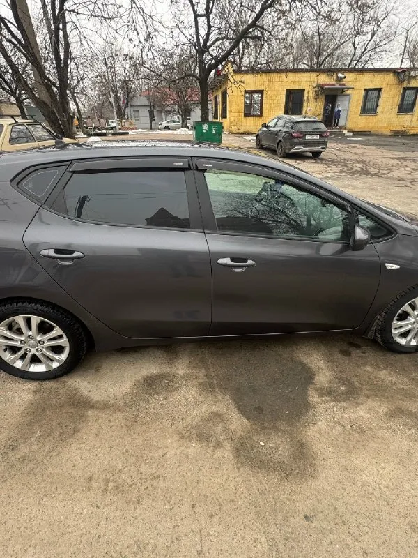 Продается kia сид. На классическом автомате. , двигатель 1.6 машина 2013 года. 2 хоз. С пробегом 199 т. Км. Машина находится в отличном состояние, по ходовой части нареканий нет. Коробка переключает отлично. Машина в пред максимальной комплектации. Раздельный двух зонный климат контроль. Подогрев руля. Подогрев передних сидений. 4 - стекло подъемника.
Полный электро пакет. За машину не стыдно,
Цена за данный авто 1250. Торг у капота +7 949 091 73 86
+7 951 530 93 38

📞 Звоните: +7(949)0917386 - фотография - 3