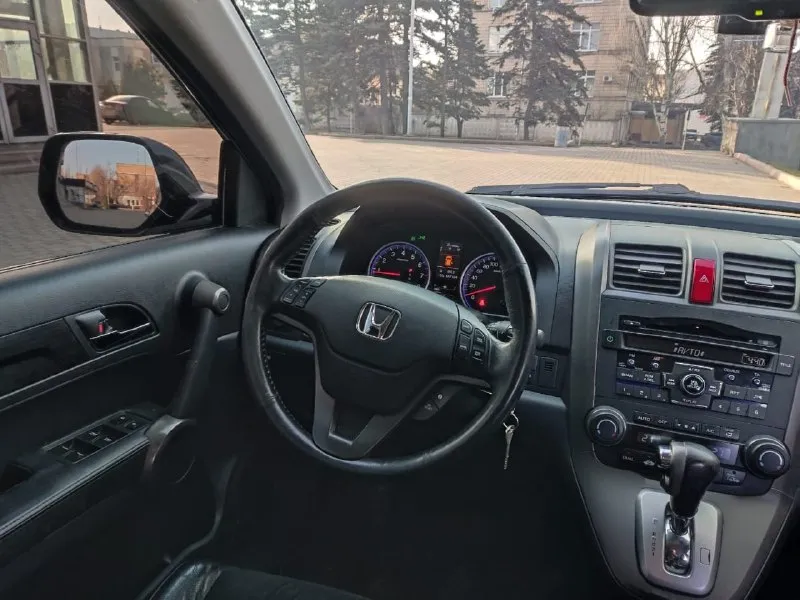 Продам honda cr-v iii рестайлинг год выпуска - 2012 двигатель - 2.0 бензин - автомат привод полный цена - 1270.000₽ тел. +7 949 538-35-47 автомобиль в хорошем состоянии мотор работает без нареканий масло не расходует коробка передач без нареканий едет бодро ходовая часть без посторонних шумов и стуков чистый ухоженный салон хорошая комплектация описывать можно очень долго в машине есть абсолютно всё 4 стеклоподъёмника складывание зеркал двух зонный климат-контроль кондиционер мульти руль круиз контроль датчики света датчики дождя подогрев сидений все работает в штатном режиме любое оформление в мрэо осмотр город донецк 📞 звоните: +7(949)5383547 - фотография - 7