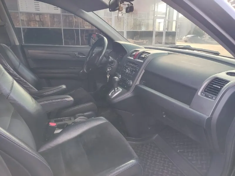 Продам honda cr-v iii рестайлинг год выпуска - 2012 двигатель - 2.0 бензин - автомат привод полный цена - 1270.000₽ тел. +7 949 538-35-47 автомобиль в хорошем состоянии мотор работает без нареканий масло не расходует коробка передач без нареканий едет бодро ходовая часть без посторонних шумов и стуков чистый ухоженный салон хорошая комплектация описывать можно очень долго в машине есть абсолютно всё 4 стеклоподъёмника складывание зеркал двух зонный климат-контроль кондиционер мульти руль круиз контроль датчики света датчики дождя подогрев сидений все работает в штатном режиме любое оформление в мрэо осмотр город донецк 📞 звоните: +7(949)5383547 - фотография - 9