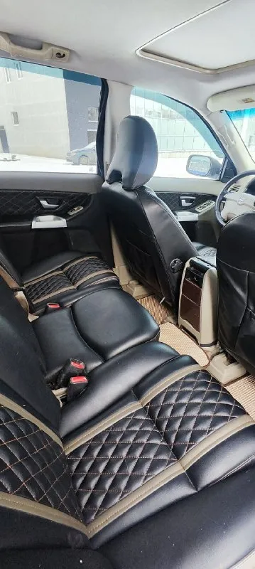 Volvo xc90 ( 2005 год) 2.5 бензин, пробег 340000 миль. качественный, добротный и вместительный автомобиль с высоким уровнем безопасности. свежий не прокуренный салон. мультимедиа андроид, с камерой заднего вида. парктроник, авс, противозаносная, противобуксовочная. , система курсовой устойчивости, полный привод, всё обслужено и работает в штатном режиме. климат контроль, подогрев сидений, зеркал, стекла. люк. за машиной ухаживал, средств не жалел. коробка, ходовка, мотор в хорошем состоянии. кузов видно на фото, лакокрасочное покрытие заводское. автомобиль не новый, не идеальный, однако вполне достойный на свои деньги. цена 900.000. есть торг, только реальному покупателю, при осмотре. два ключа, три комплекта резины, из них два на оригинальных дисках. собственник. каждый день на ходу. документы в порядке - полный комплект. переоформление. телефон для связи : +79494710456 осмотр в любое время. донецк, ленинский проспект - ждановская развилка. 📞 звоните: +7(949)4710456 - фотография - 5