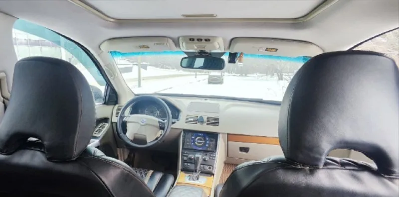 Volvo xc90 ( 2005 год) 2.5 бензин, пробег 340000 миль. качественный, добротный и вместительный автомобиль с высоким уровнем безопасности. свежий не прокуренный салон. мультимедиа андроид, с камерой заднего вида. парктроник, авс, противозаносная, противобуксовочная. , система курсовой устойчивости, полный привод, всё обслужено и работает в штатном режиме. климат контроль, подогрев сидений, зеркал, стекла. люк. за машиной ухаживал, средств не жалел. коробка, ходовка, мотор в хорошем состоянии. кузов видно на фото, лакокрасочное покрытие заводское. автомобиль не новый, не идеальный, однако вполне достойный на свои деньги. цена 900.000. есть торг, только реальному покупателю, при осмотре. два ключа, три комплекта резины, из них два на оригинальных дисках. собственник. каждый день на ходу. документы в порядке - полный комплект. переоформление. телефон для связи : +79494710456 осмотр в любое время. донецк, ленинский проспект - ждановская развилка. 📞 звоните: +7(949)4710456 - фотография - 6