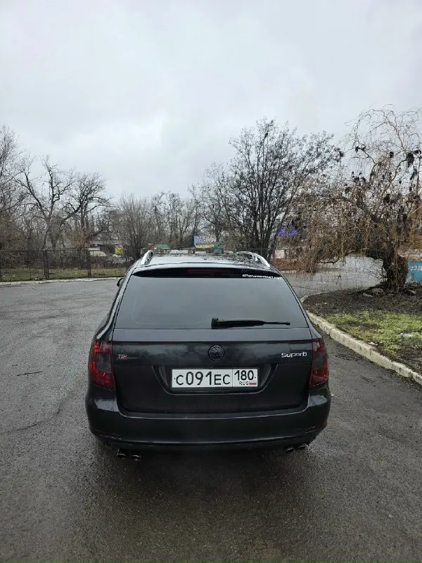 Продам skoda superb ( skoda суперб) 2011г пробег 166000 2.0л цена 1.550к я собственник, 3-й хозяин автомобиль в отличном состоянии сделано все, делал для себя. ходовая часть вся в идеале, пересыпалась вся ходовка вплоть до каждого рычага, ничего не стучит и не бьёт, руль не ведёт. тормозная система новая: колодки и диски заменены в круг 4к назад, ставил зимемрман. двигатель без нареканий, масло не ест, не дымит, тянет отлично, масло менял каждые 5к км. акпп dsg dq250 мокрая 6-ти ступка пинков нет, рывков тоже, работает отлично. комплектация жирная: люк, панарама, красивейший бежевый салон, музыка премиум, магнитола тиайс. оптика стоит новая светит отлично. лобовое новое. по кузову рыжиков нет, я проводил обработку перед зимой : дно, пороги, арки, кобылки все обработано антикоррозией, дырок нет, ржавчины нет. впридачу отдаю летнюю резину. автомобилем занимался, вложено много сил денег и времени кому нужна машина что бы ей не заниматься и не влаживаться, подходящий вариант 📞 звоните: +7(949)6375028 - фотография - 3