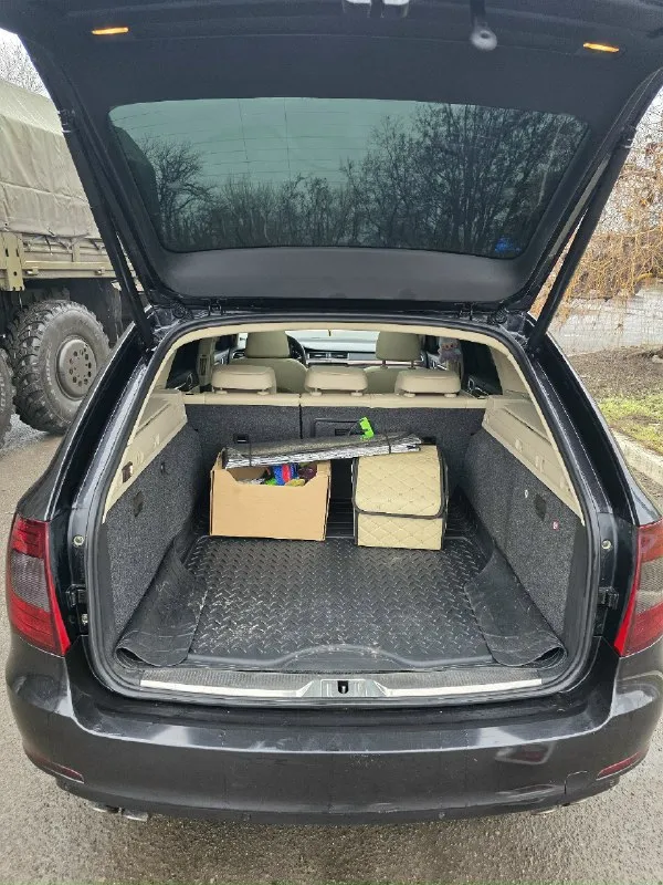 Продам skoda superb ( skoda суперб) 2011г пробег 166000 2.0л цена 1.550к я собственник, 3-й хозяин автомобиль в отличном состоянии сделано все, делал для себя. ходовая часть вся в идеале, пересыпалась вся ходовка вплоть до каждого рычага, ничего не стучит и не бьёт, руль не ведёт. тормозная система новая: колодки и диски заменены в круг 4к назад, ставил зимемрман. двигатель без нареканий, масло не ест, не дымит, тянет отлично, масло менял каждые 5к км. акпп dsg dq250 мокрая 6-ти ступка пинков нет, рывков тоже, работает отлично. комплектация жирная: люк, панарама, красивейший бежевый салон, музыка премиум, магнитола тиайс. оптика стоит новая светит отлично. лобовое новое. по кузову рыжиков нет, я проводил обработку перед зимой : дно, пороги, арки, кобылки все обработано антикоррозией, дырок нет, ржавчины нет. впридачу отдаю летнюю резину. автомобилем занимался, вложено много сил денег и времени кому нужна машина что бы ей не заниматься и не влаживаться, подходящий вариант 📞 звоните: +7(949)6375028 - фотография - 6