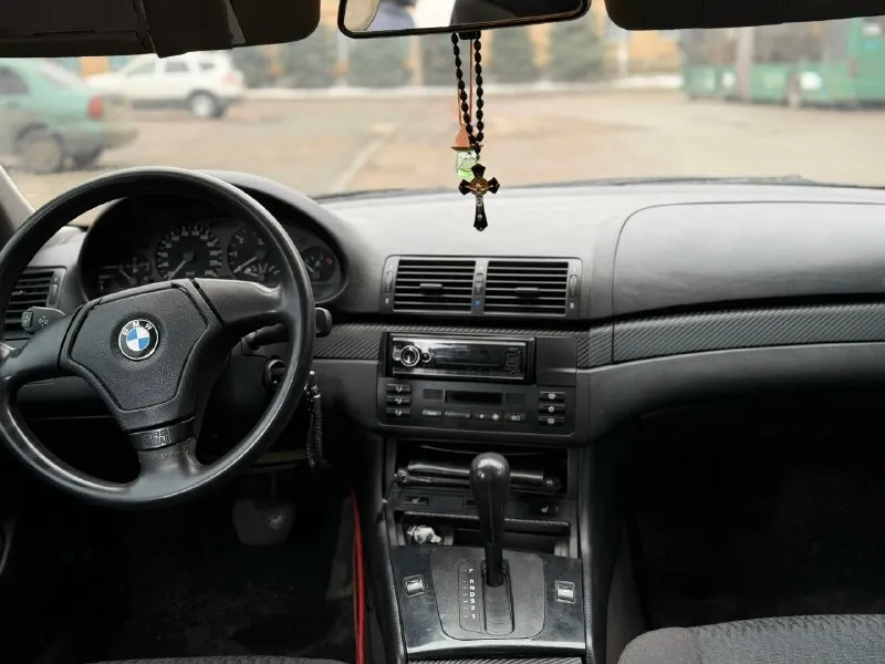 Продам bmw e46 на полном ходу мотор 1.9л обслужен не троит не дымит тянет отлично. коробка автомат работает без нареканий. по ходовой всё отлично. салон в отличном состоянии. электрика вся рабочая, печка дует, кондёр работает. по кузову есть моменты не критичные на фото видно все силовые части целые. также установлено литьё r17 на зимней резине, стоит неплохая музыка, тонер в круг. по документам полный порядок, по желанию предоставлю диагностическую карту. цену вижу 475.000₽ быстрым и адекватным торг) город донецк +79494017077 (тг +380714017077) 📞 звоните: +7(949)4017077 - фотография - 4