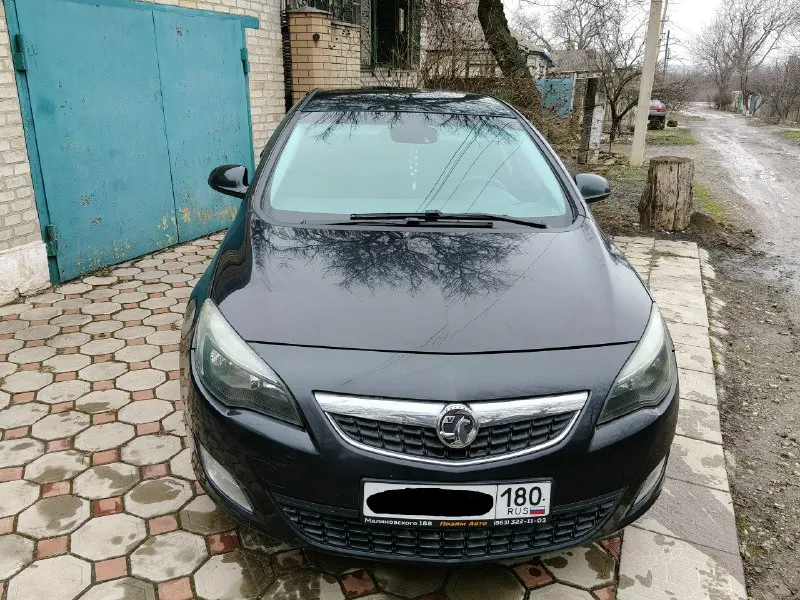 Продается opel astra j 2012 года объем двигателя 1.6 коробка - автомат! пробег- 203.400 км. цена - 750 000 р. машина для своих лет в хорошем состоянии, машина резвая, не троит, не дымит. все подробности по телефону +7949 390 92 82. 📞 звоните: +7(949)3909282 - фотография - 4