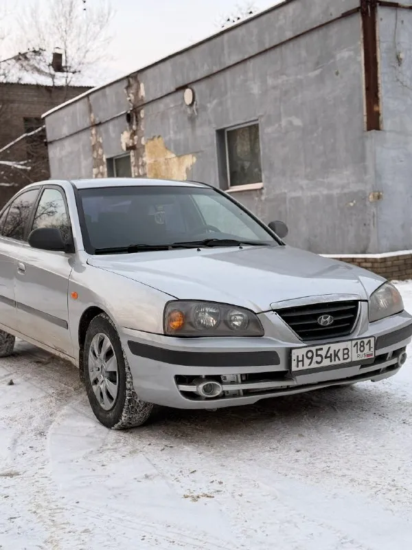 Продам hyundai elantra 2010 год цена 425.000 т. р. +торг у капота постоянный рф учет, переоформление без проблем, тех. осмотр уже пройден автомобиль местный, ни от куда не пригонялся, 1 владелец в птс кузов в хорошем состоянии, пороги, лонжероны, стаканы в отличном состоянии. весь кузов без рыжиков и гнили. дно целое. двигатель 1.6 работает штатно, без расхода масла. коробка 5-ст, механическая. все передачи включаются, никакая не вылетает. в машине есть хорошая музыка, кондиционер, печка греет отлично, подогревы сидений, 4 электроподъемника стекол, электрозеркала, подогрев заднего стекла и боковых зеркал, корректор фар, сигнализация ( центральный замок ) большой багажник автомобиль уже на зимней резине, также есть 4 колеса летней резины перевальск +79595537758 📞 звоните: +7(959)5537758 - фотография - 1