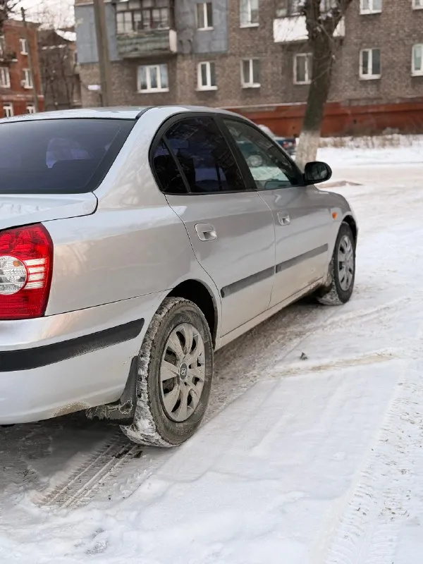 Продам hyundai elantra 2010 год цена 425.000 т. р. +торг у капота постоянный рф учет, переоформление без проблем, тех. осмотр уже пройден автомобиль местный, ни от куда не пригонялся, 1 владелец в птс кузов в хорошем состоянии, пороги, лонжероны, стаканы в отличном состоянии. весь кузов без рыжиков и гнили. дно целое. двигатель 1.6 работает штатно, без расхода масла. коробка 5-ст, механическая. все передачи включаются, никакая не вылетает. в машине есть хорошая музыка, кондиционер, печка греет отлично, подогревы сидений, 4 электроподъемника стекол, электрозеркала, подогрев заднего стекла и боковых зеркал, корректор фар, сигнализация ( центральный замок ) большой багажник автомобиль уже на зимней резине, также есть 4 колеса летней резины перевальск +79595537758 📞 звоните: +7(959)5537758 - фотография - 2