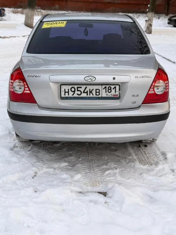 Продам hyundai elantra 2010 год цена 425.000 т. р. +торг у капота постоянный рф учет, переоформление без проблем, тех. осмотр уже пройден автомобиль местный, ни от куда не пригонялся, 1 владелец в птс кузов в хорошем состоянии, пороги, лонжероны, стаканы в отличном состоянии. весь кузов без рыжиков и гнили. дно целое. двигатель 1.6 работает штатно, без расхода масла. коробка 5-ст, механическая. все передачи включаются, никакая не вылетает. в машине есть хорошая музыка, кондиционер, печка греет отлично, подогревы сидений, 4 электроподъемника стекол, электрозеркала, подогрев заднего стекла и боковых зеркал, корректор фар, сигнализация ( центральный замок ) большой багажник автомобиль уже на зимней резине, также есть 4 колеса летней резины перевальск +79595537758 📞 звоните: +7(959)5537758 - фотография - 3