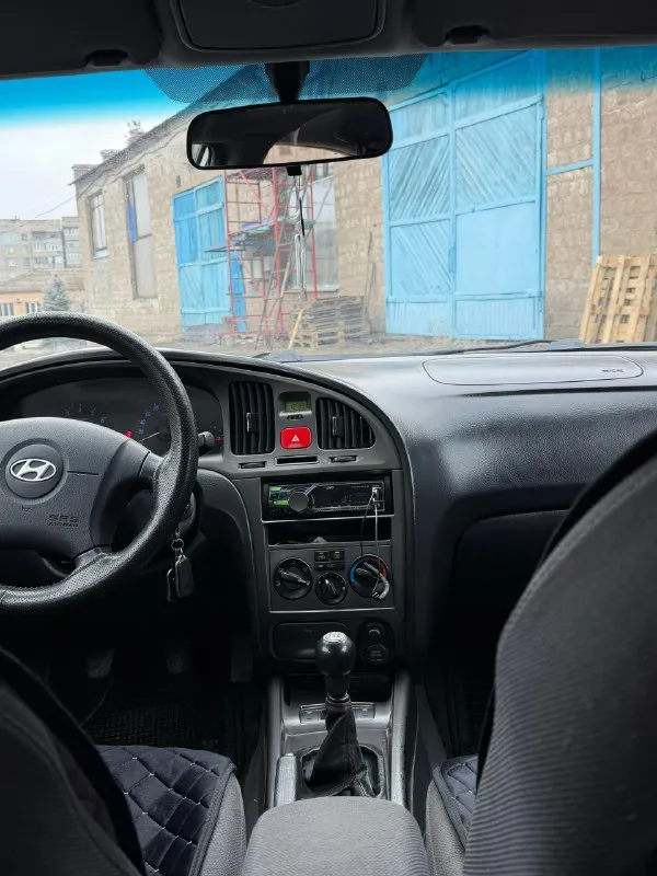 Продам hyundai elantra 2010 год цена 425.000 т. р. +торг у капота постоянный рф учет, переоформление без проблем, тех. осмотр уже пройден автомобиль местный, ни от куда не пригонялся, 1 владелец в птс кузов в хорошем состоянии, пороги, лонжероны, стаканы в отличном состоянии. весь кузов без рыжиков и гнили. дно целое. двигатель 1.6 работает штатно, без расхода масла. коробка 5-ст, механическая. все передачи включаются, никакая не вылетает. в машине есть хорошая музыка, кондиционер, печка греет отлично, подогревы сидений, 4 электроподъемника стекол, электрозеркала, подогрев заднего стекла и боковых зеркал, корректор фар, сигнализация ( центральный замок ) большой багажник автомобиль уже на зимней резине, также есть 4 колеса летней резины перевальск +79595537758 📞 звоните: +7(959)5537758 - фотография - 7