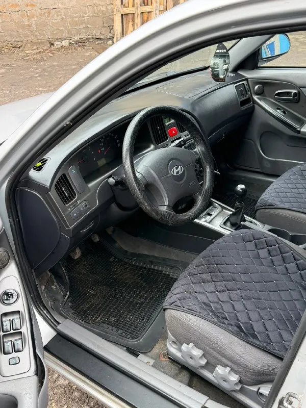 Продам hyundai elantra 2010 год цена 425.000 т. р. +торг у капота постоянный рф учет, переоформление без проблем, тех. осмотр уже пройден автомобиль местный, ни от куда не пригонялся, 1 владелец в птс кузов в хорошем состоянии, пороги, лонжероны, стаканы в отличном состоянии. весь кузов без рыжиков и гнили. дно целое. двигатель 1.6 работает штатно, без расхода масла. коробка 5-ст, механическая. все передачи включаются, никакая не вылетает. в машине есть хорошая музыка, кондиционер, печка греет отлично, подогревы сидений, 4 электроподъемника стекол, электрозеркала, подогрев заднего стекла и боковых зеркал, корректор фар, сигнализация ( центральный замок ) большой багажник автомобиль уже на зимней резине, также есть 4 колеса летней резины перевальск +79595537758 📞 звоните: +7(959)5537758 - фотография - 8
