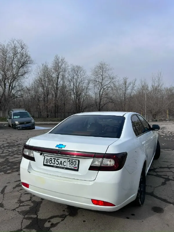 Chevrolet epica 2.0 мкпп 2012год продам chevrolet эпику- надежный и экономичный д класс с расходом 9-10литров в нормальном состоянии для своих лет, по технике отлично. двигатель и коробка в полном порядке, пробег 270к личный автомобиль во владении с 2022года кондер холодит, печка греет два комплекта резины, лето на дисках салон в порядке, кожа не порвана по кузову есть недочеты машина на ходу каждый день любые проверки за ваш счет приветствуются цена 680 000р. и небольшой разумный торг перекупы и предложения за 600 не интересуют +79496794958 📞 звоните: +7(949)6794958 - фотография - 2