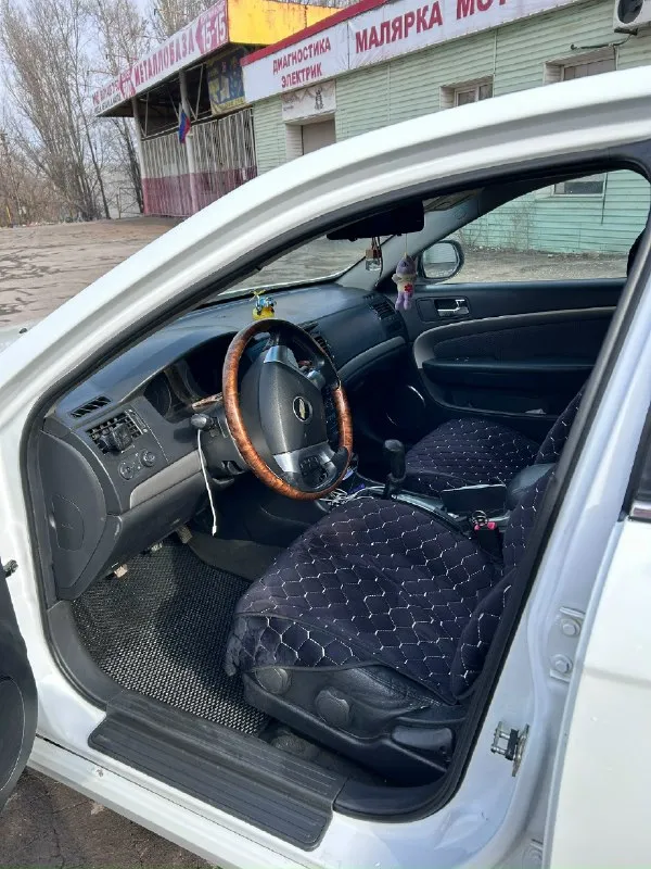 Chevrolet epica 2.0 мкпп 2012год продам chevrolet эпику- надежный и экономичный д класс с расходом 9-10литров в нормальном состоянии для своих лет, по технике отлично. двигатель и коробка в полном порядке, пробег 270к личный автомобиль во владении с 2022года кондер холодит, печка греет два комплекта резины, лето на дисках салон в порядке, кожа не порвана по кузову есть недочеты машина на ходу каждый день любые проверки за ваш счет приветствуются цена 680 000р. и небольшой разумный торг перекупы и предложения за 600 не интересуют +79496794958 📞 звоните: +7(949)6794958 - фотография - 6