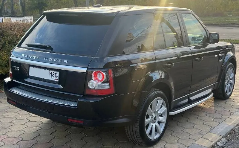 Land rover range rover sport 2013 года выпуска! автомобиль от официального дилера land rover ааа "формула-лр" - автомобиль ввезен официальным импортером - имеет безупречную историю владения юридически чист комплектация: hse антиблокировочная система (abs), система стабилизации (esp), количество подушек безопасности 7 шт. , штатный парктроник, климат-контроль, бортовой компьютер, датчик света, датчик дождя, усилитель руля, центральный замок, ду центрального замка, электрорегулируемые зеркала, обогрев зеркал, передние электростеклоподъёмники, задние электростеклоподъёмники, подогрев сидений, регулировка рулевой колонки, регулировка сиденья водителя по высоте, противотуманные фары, складное заднее сиденье (1/3-2/3), автоматический стояночный тормоз, запуск двигателя кнопкой (ключ-карта), система помощи при трогании в гору, система помощи при спуске. цена 2.100🍋 -есть сервисная книжка обслуживался у дилера! +79495261311 г. донецк 📲 tg: 🦅 📞 звоните: +7(949)5261311 - фотография - 3
