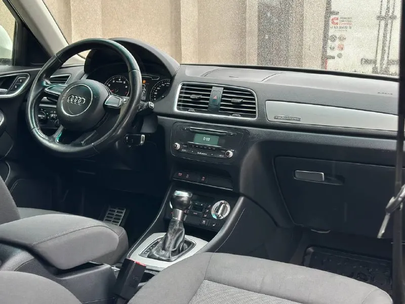 Продам автомобиль audi q3 2.0 tfsi quattro s tronic (177л. с) пробег - родной год выпуска - 2013 двигатель - бензин, работает идеально! коробка автомат - переключает плавно, без пинков и задержек! ходовая часть как у нового авто. электрика работает в штатном режиме, все мелочи! по документам полный порядок!учет рф, переоформление без проблем или дкп! в богатой комплектации, есть все для комфортной езды! кузов в отличном состоянии!без гнили и дырок! салон в отличном состоянии. за все время эксплуатации два владельца!! на все другие ваши вопросы отвечу по телефону! цена:1.330.000р (торг реальному покупателю) номер:+79490763198 номер:+79498228009 г. макеевка - фотография - 7